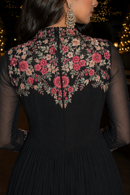 Gul Anarkali in Black